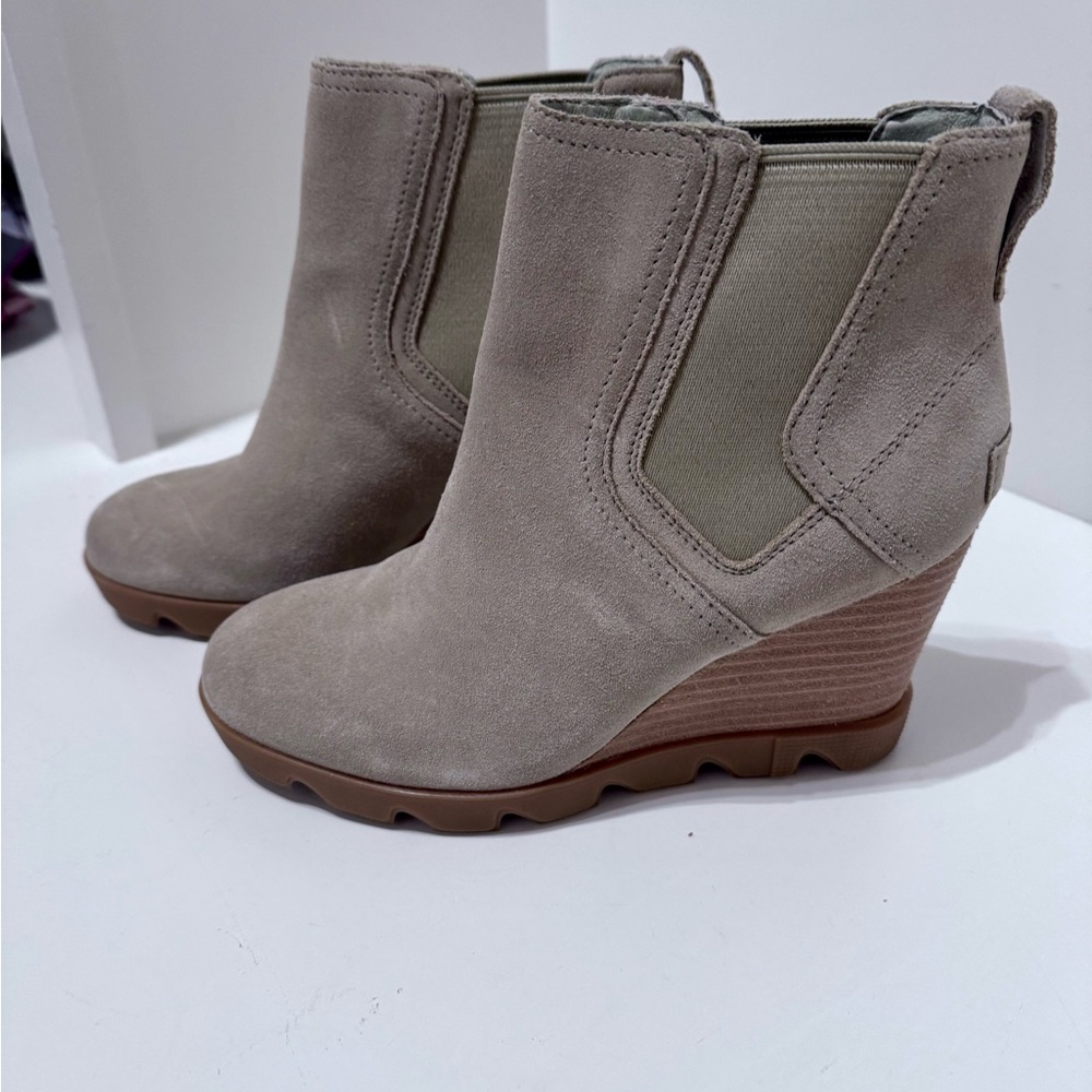 Sorel Joan Uptown Chelsea Tan/Grey Wedge Ankle Boots